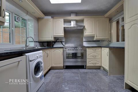 3 bedroom terraced house to rent, Lantern Close, Wembley