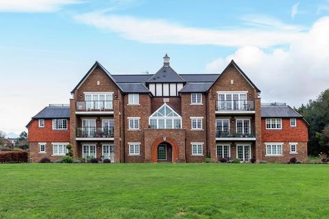 3 bedroom flat for sale, West Common Road, Hayes