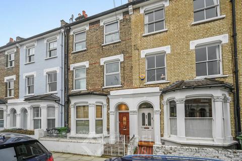 Studio to rent, Westville Road, London W12