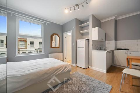 Studio to rent, Westville Road, London W12