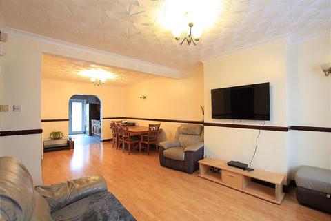 4 bedroom terraced house for sale, Greenland Crescent, Southall UB2