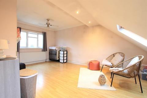 4 bedroom terraced house for sale, Greenland Crescent, Southall UB2