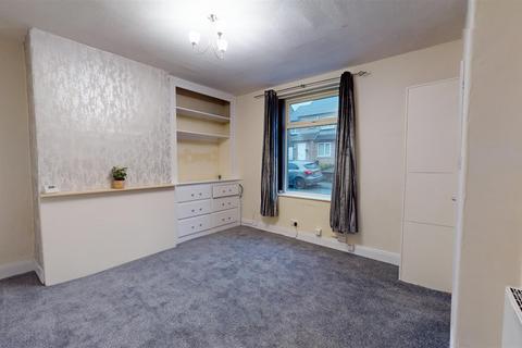 3 bedroom terraced house to rent, Alexandra Street, Queensbury