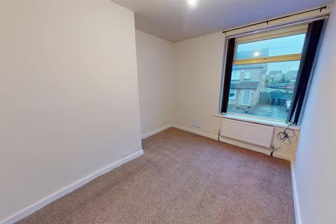 3 bedroom terraced house to rent, Alexandra Street, Queensbury