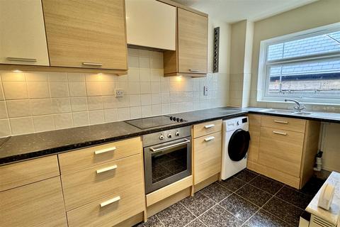 2 bedroom flat for sale, Godalming - No Onward Chain