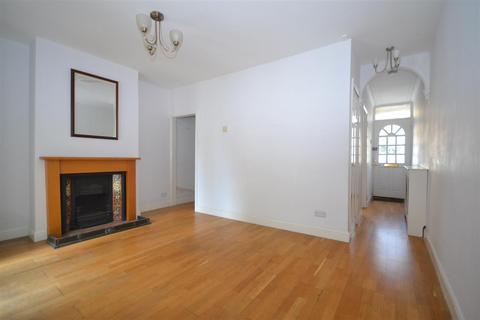 2 bedroom end of terrace house to rent, Middle Street, Southampton