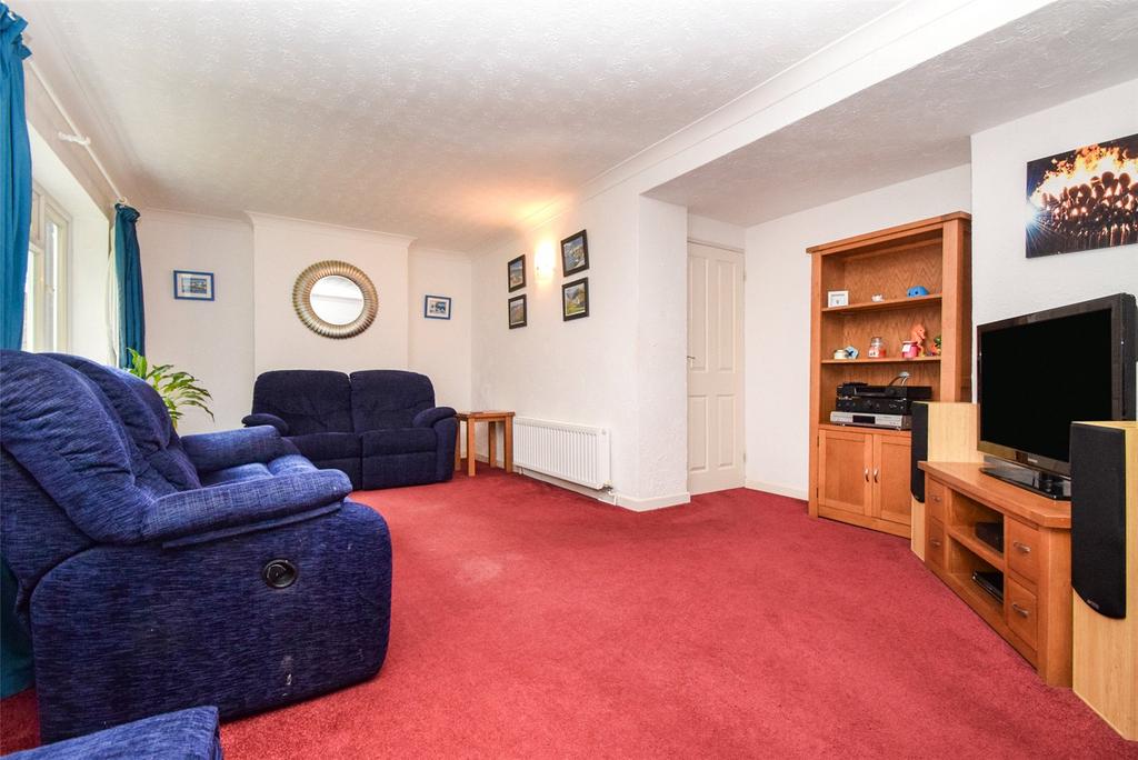 Wyndham Close, Hampshire GU46 4 bed detached house for sale £550,000
