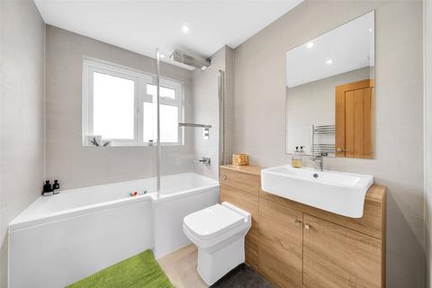 101 Burnt Ash Road, London, SE12 8RA