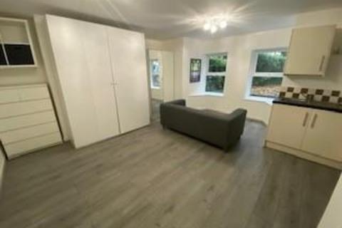 Studio to rent, Greenheys Road, L8 0SX