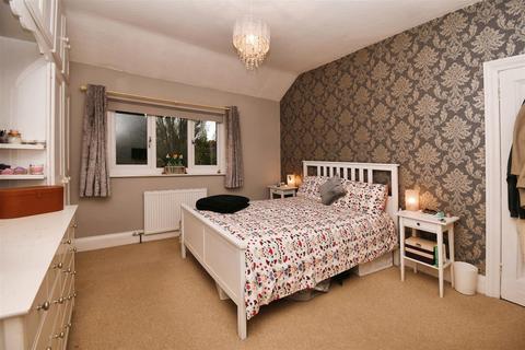 24 Carr Lane, Willerby, Hull, HU10 6JW