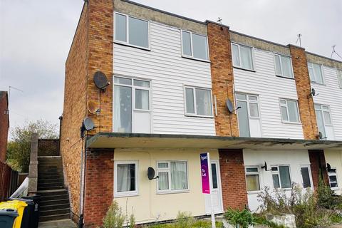 1 bedroom maisonette to rent, Nevanthon Road, Leicester