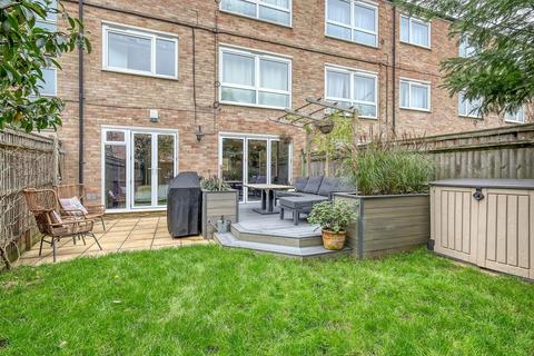 19 William Guy Gardens, London, E3 3LF