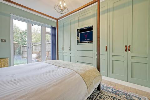 19 William Guy Gardens, London, E3 3LF