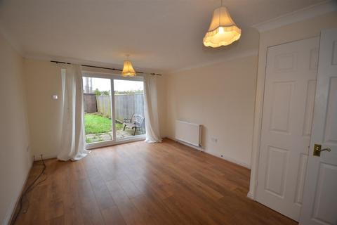 2 bedroom house to rent, Avocet Way, Aylesbury