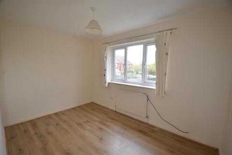 2 bedroom house to rent, Avocet Way, Aylesbury