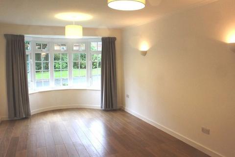 2 bedroom flat to rent, Eridge Close, Bexhill on Sea