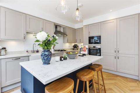 4 bedroom terraced house for sale, Sandringham Avenue, Wimbledon Chase SW20