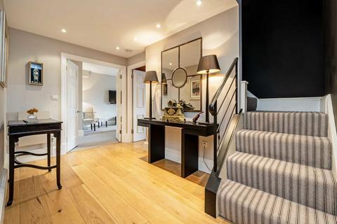 2 bedroom flat for sale, Carlyle Court, London SW10