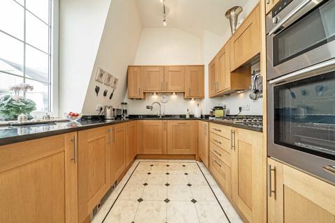 2 bedroom flat for sale, Carlyle Court, London SW10