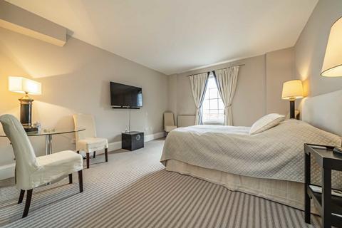 2 bedroom flat for sale, Carlyle Court, London SW10