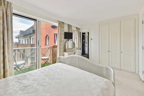 2 bedroom flat for sale, William Morris Way, London SW6