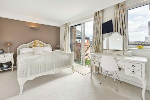 2 bedroom flat for sale, William Morris Way, London SW6