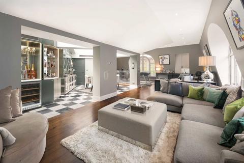 4 bedroom flat for sale, Carlyle Court, London SW10