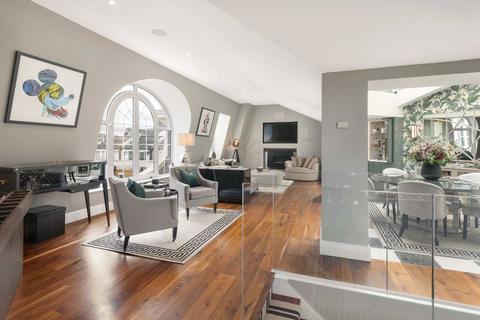 4 bedroom flat for sale, Carlyle Court, London SW10