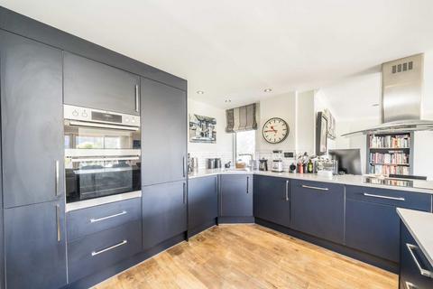 2 bedroom flat for sale, William Morris Way, London SW6