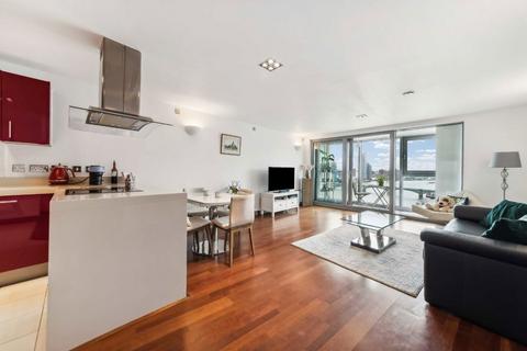 2 bedroom flat for sale, Bridges Court Road, London SW11