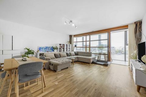 2 bedroom flat for sale, Lombard Road, London SW11