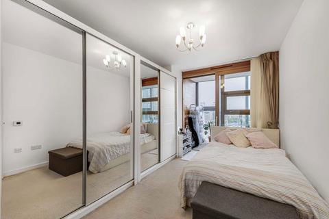 2 bedroom flat for sale, Lombard Road, London SW11