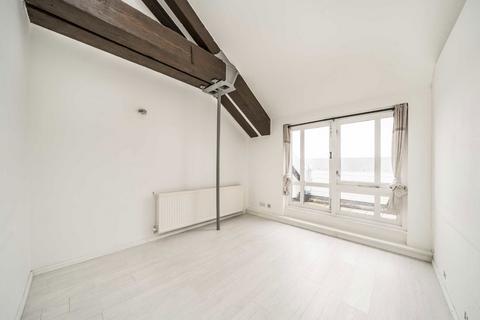 Studio to rent, Burrells Wharf Square, London E14