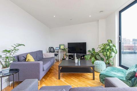 3 bedroom flat for sale, Leven Road, London E14