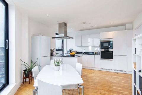 3 bedroom flat for sale, Leven Road, London E14