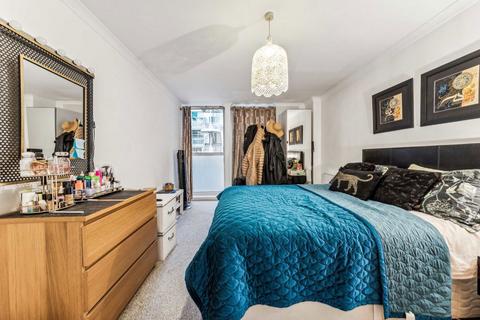 3 bedroom flat for sale, Sweden Gate, London SE16