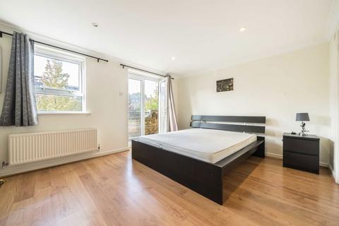 2 bedroom flat to rent, Schooner Close, London E14