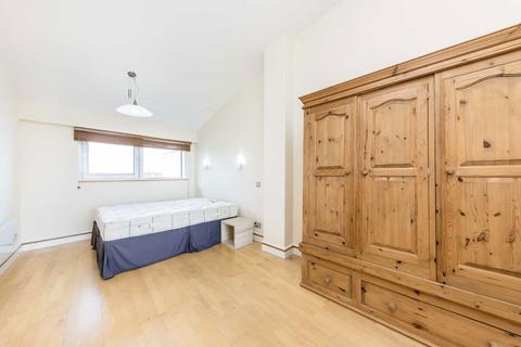 3 bedroom flat to rent, Greenfell Mansions, London SE8