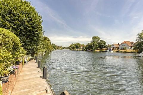 5 bedroom house for sale, Chertsey Lane, Staines-Upon-Thames TW18