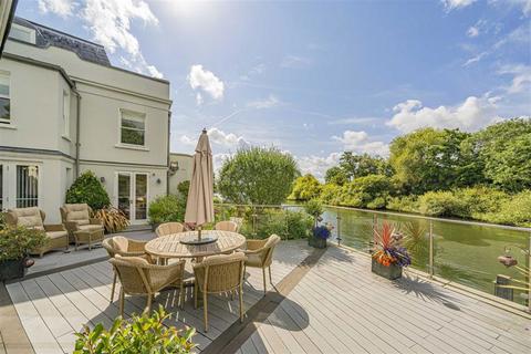 4 bedroom house for sale, Walton Lane, Shepperton TW17