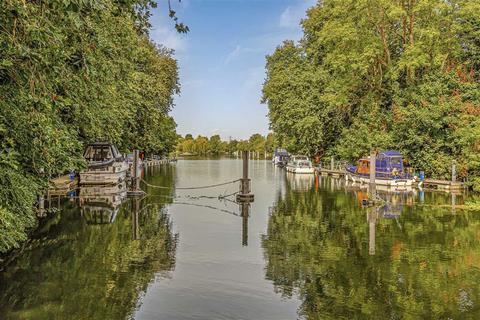 4 bedroom detached house for sale, Hamhaugh Island, Shepperton TW17