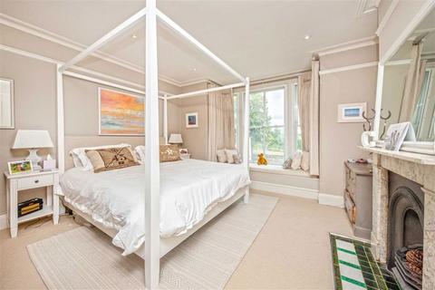 6 Hurst Road, East Molesey, KT8 9AF