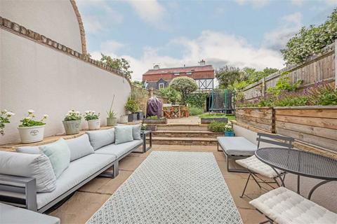 6 Hurst Road, East Molesey, KT8 9AF