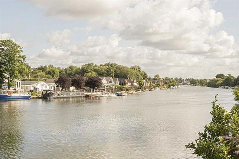 2 bedroom houseboat for sale, Penny Lane, Shepperton TW17