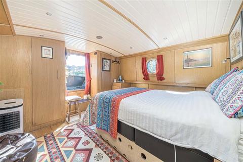 2 bedroom houseboat for sale, Penny Lane, Shepperton TW17