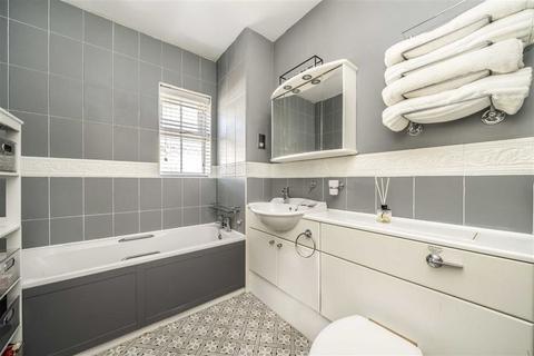 46 Old Mill Place, Wraysbury, Staines, TW19 5LY