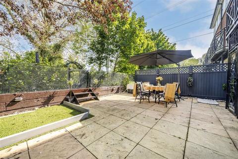 46 Old Mill Place, Wraysbury, Staines, TW19 5LY