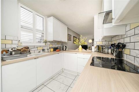 2 bedroom flat for sale, Hampton Court Road, East Molesey KT8