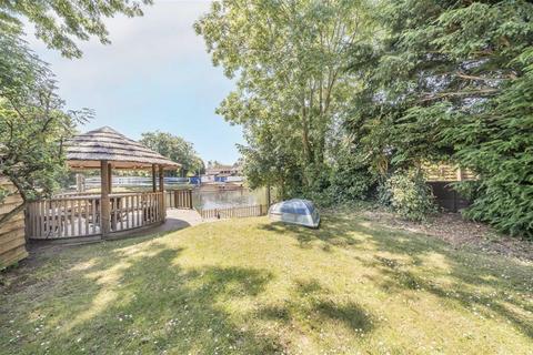 2 bedroom house for sale, Hamhaugh Island, Shepperton TW17