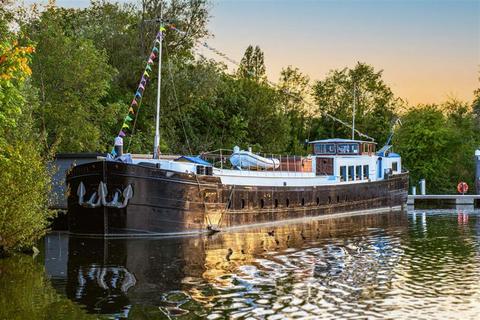 4 bedroom houseboat for sale, Shepperton Marina, Shepperton TW17